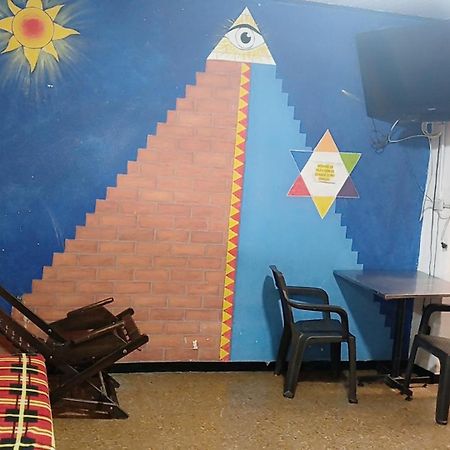 Casa Amarilla Hostel - Cali Bagian luar foto