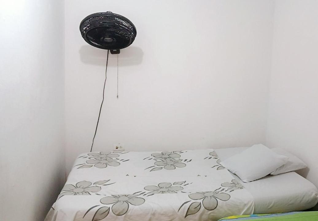 Casa Amarilla Hostel - Cali Bagian luar foto