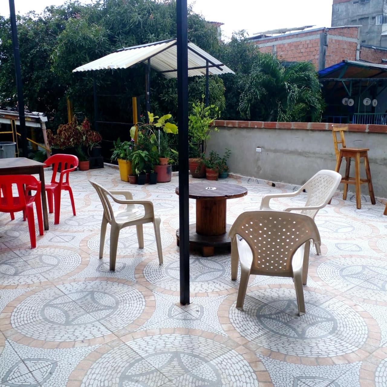 Casa Amarilla Hostel - Cali Bagian luar foto
